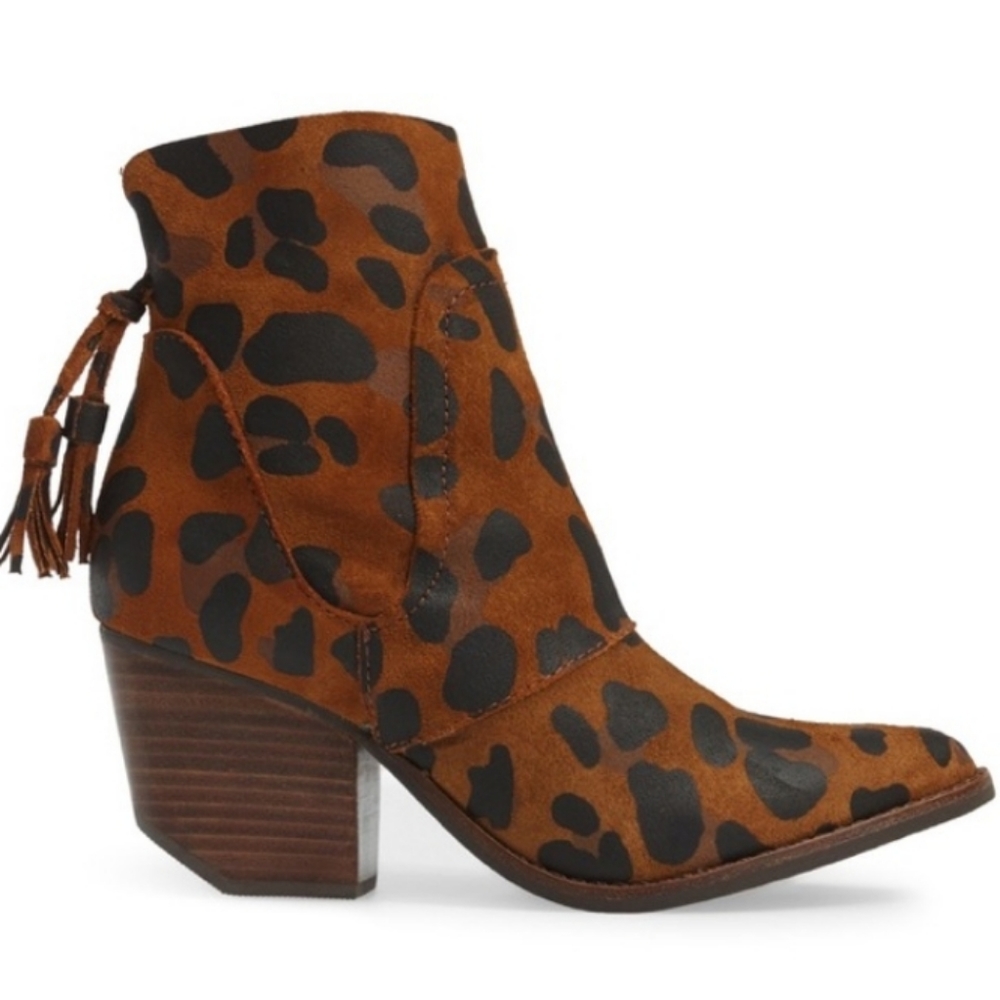 Matisse Laney Notched Heel Bootie In Leopard Suede Size 7.5M  NWOT'S